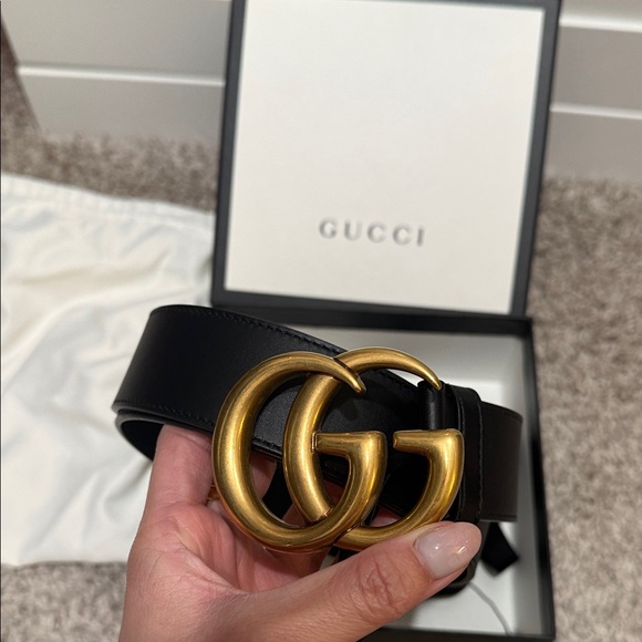 Gucci Black Leather Belt with Gold Double G Buckle - Picture 2 of 5